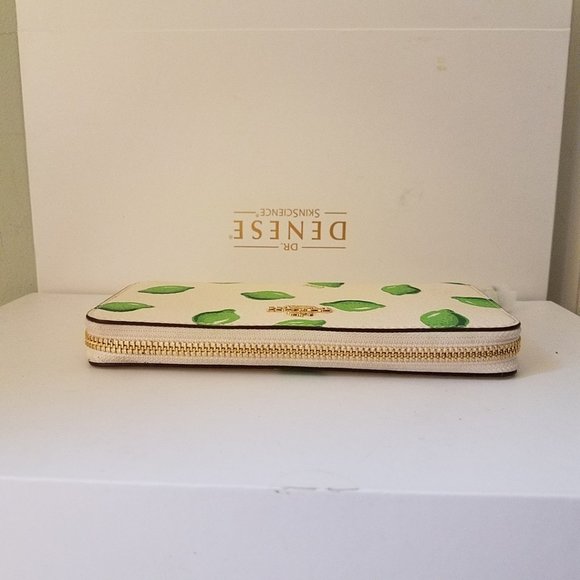 $128 *NEW* COACH Accordion Zip Wallet… - Picture 16 of 16